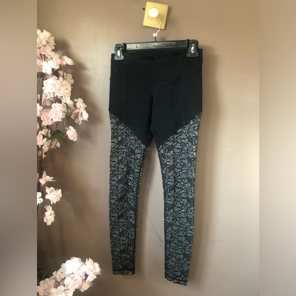 Vimmia legging pants with floral netted design